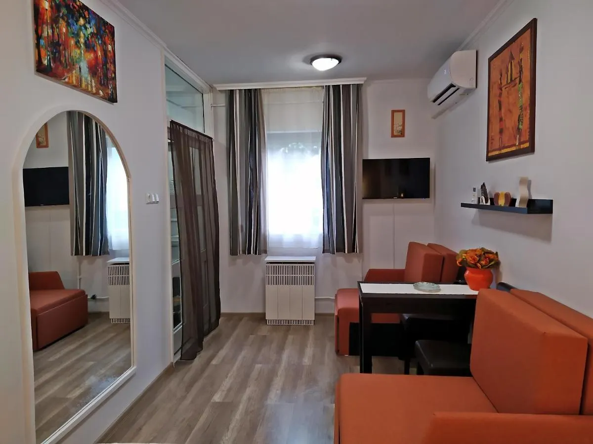 公寓 Zellervar Apartman