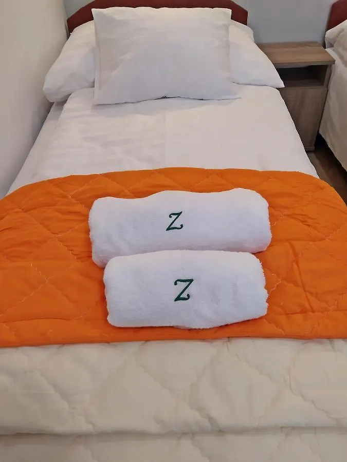 公寓 Zellervar Apartman